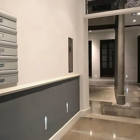 Domopolitan Centro Apartment